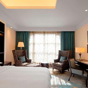 Deluxe King Room Partial Sea View